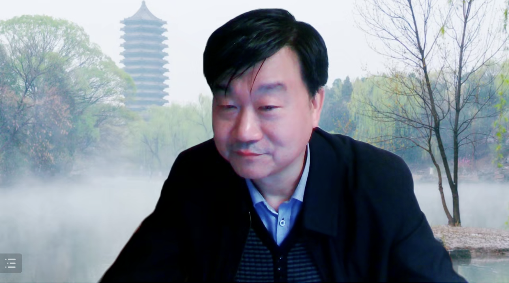 李四龙教授,讲座中.png